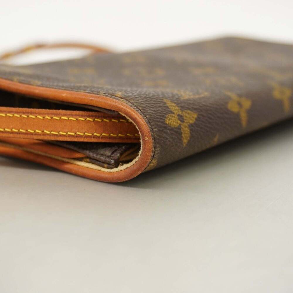 LOUIS VUITTON Brown Monogram Pochette Shoulder Bag - Picture 7 of 9